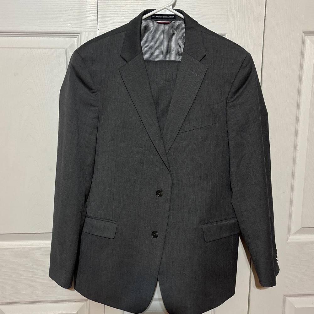 Tommy Hilfiger Men’s Suit, Gray